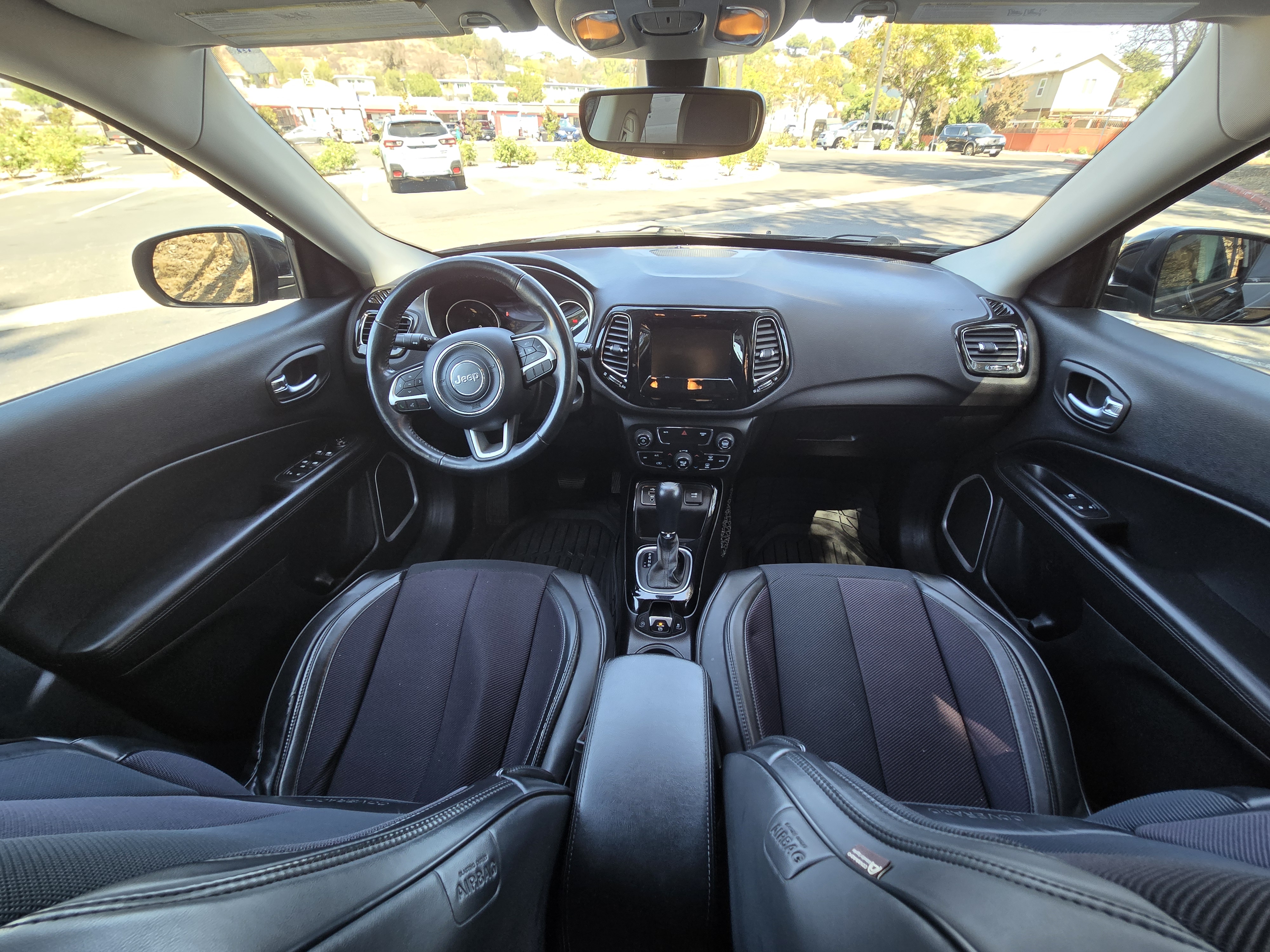 Used 2018 Jeep Compass Latitude w/ Popular Equipment Group FWD image 9