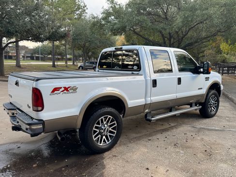 Used 2006 Ford F250 Lariat image 2
