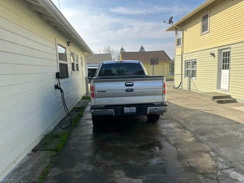 Used 2012 Ford F150 XLT w/ XLT Chrome Pkg image 4