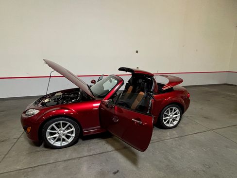 Used 2011 MAZDA MX-5 Miata Touring w/ Suspension Pkg RWD image 19