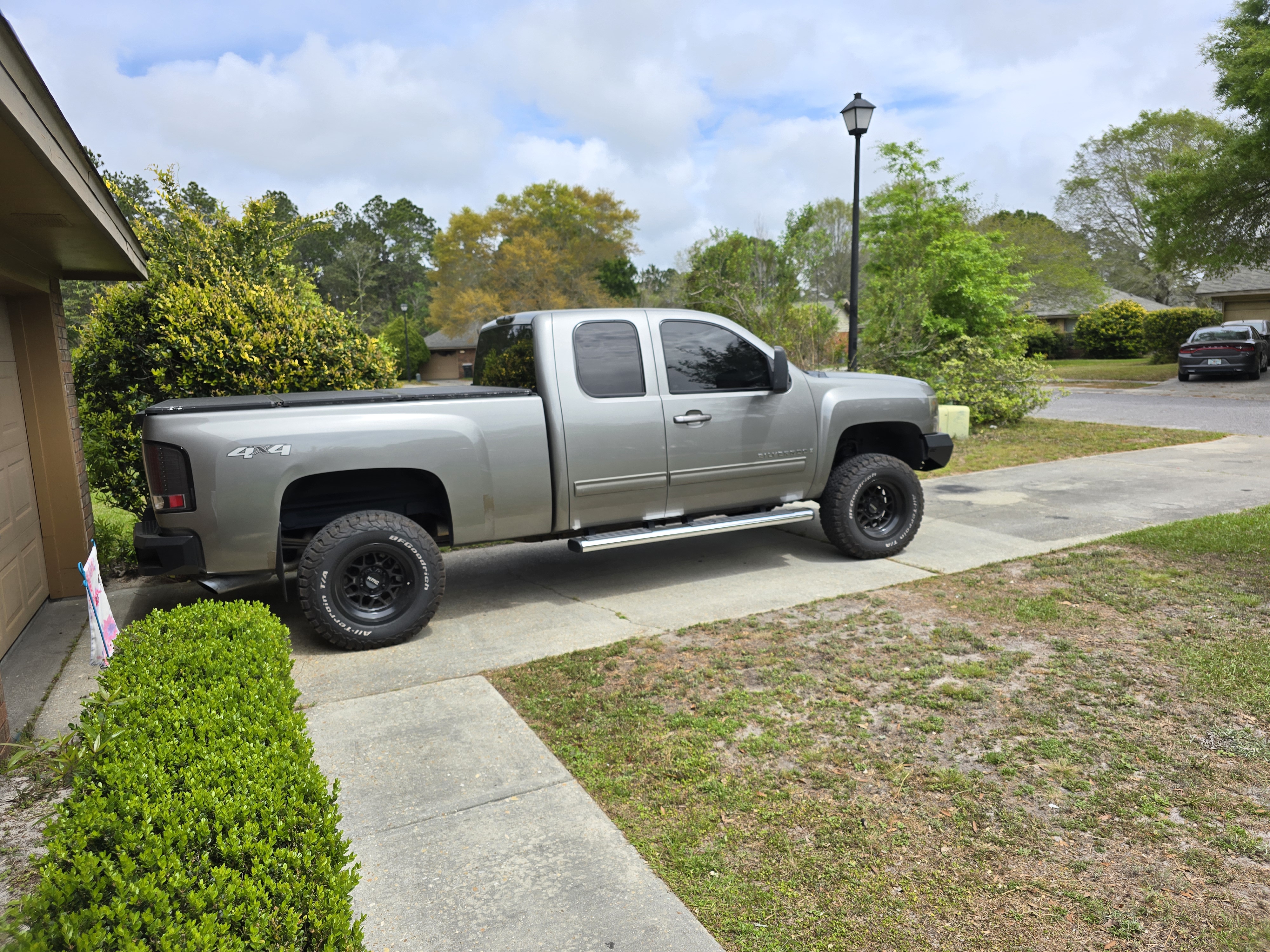 Used 2009 Chevrolet Silverado 1500 LTZ w/ Max Trailering Pack AWD/4WD image 1