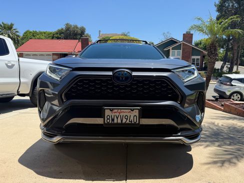 Used 2021 Toyota RAV4 SE w/ Weather & Moonroof Package AWD/4WD image 13
