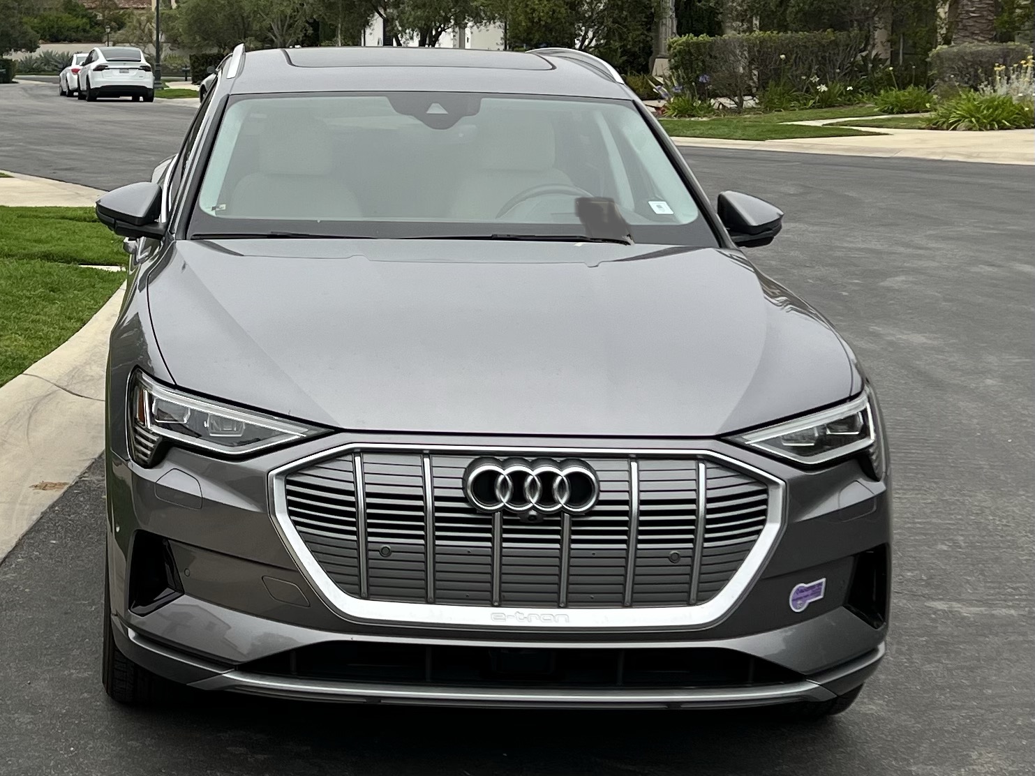 Used 2019 Audi e-tron Prestige w/ Prestige Package AWD/4WD image 2