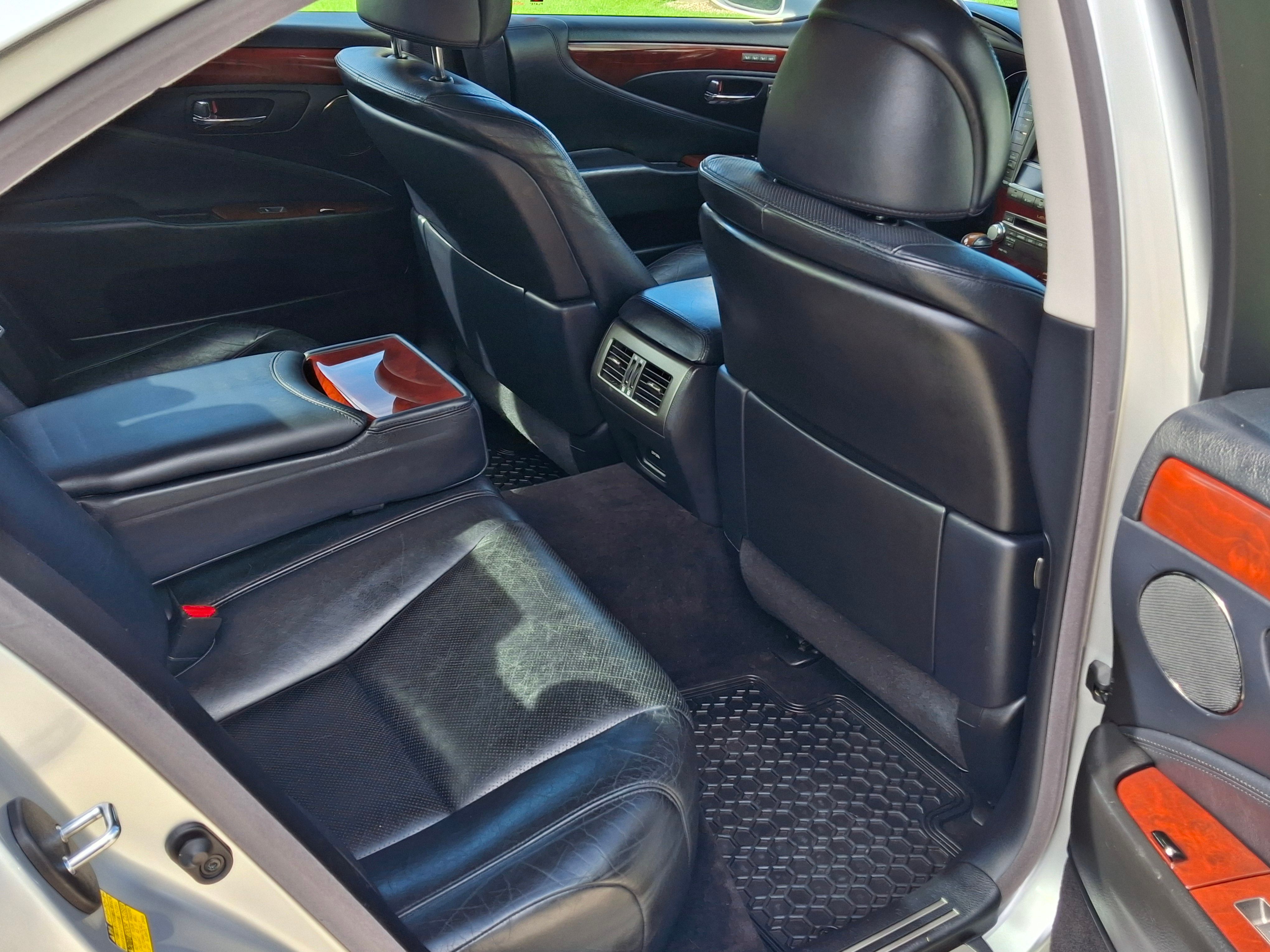 Used 2011 Lexus LS 460 AWD w/ Comfort Pkg image 18