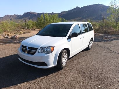 Used 2018 Dodge Grand Caravan SE w/ UConnect Hands-Free Group