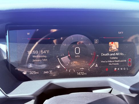 Used 2024 GMC Acadia AT4 w/ Luxury Package image 16