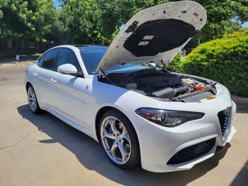 Used 2018 Alfa Romeo Giulia Ti Sport w/ Quick Order Package 22S Sport AWD/4WD image 9