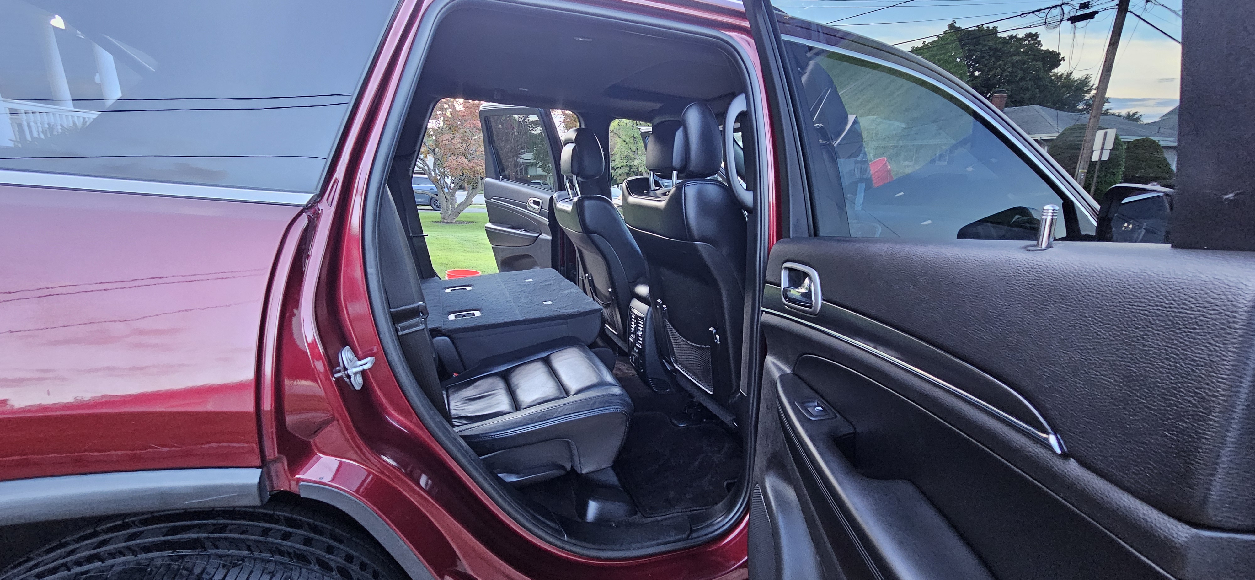 Used 2018 Jeep Grand Cherokee Limited AWD/4WD image 9