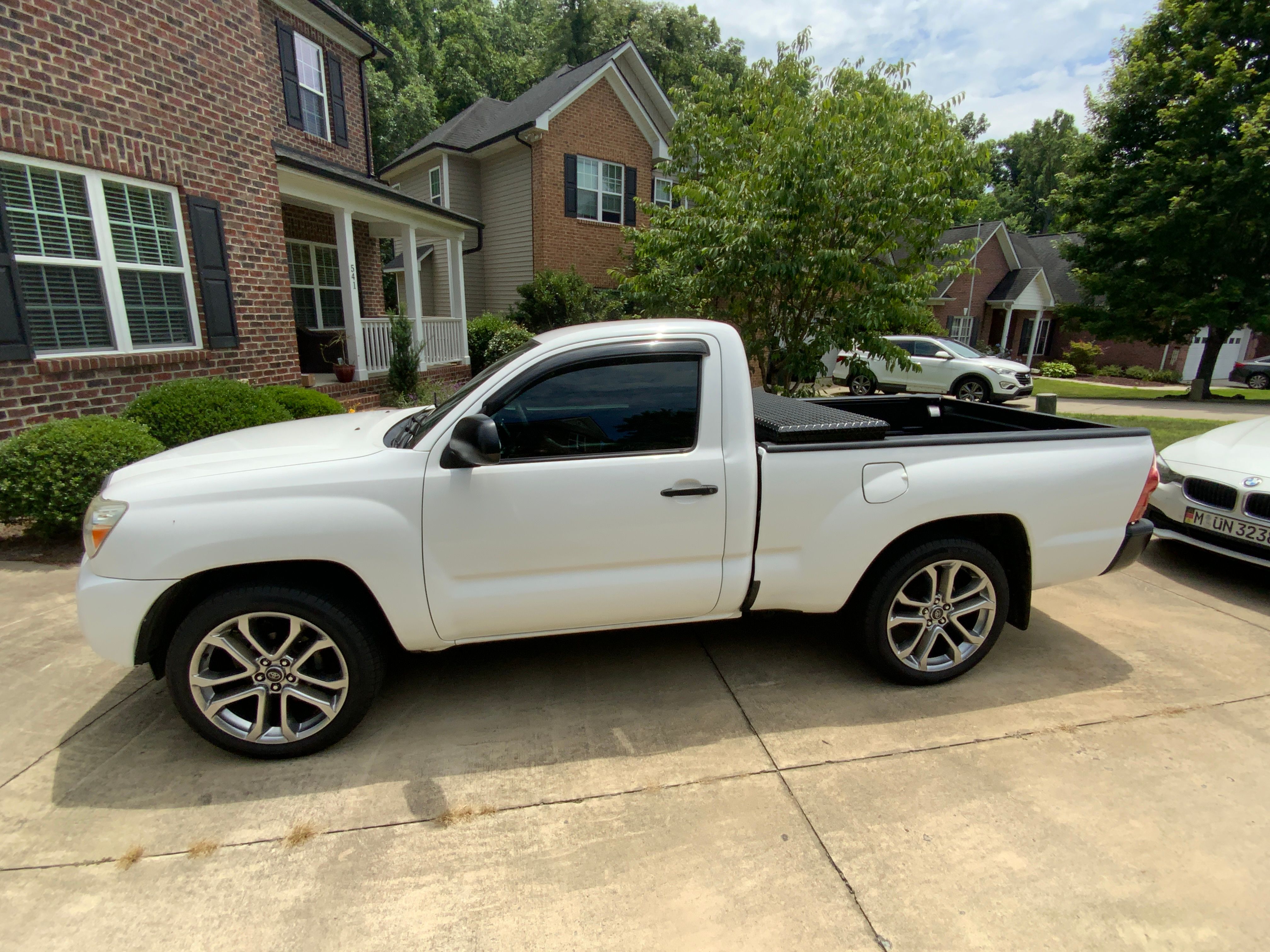 Used 2014 Toyota Tacoma 2WD Regular Cab image 2