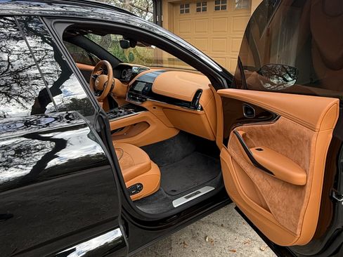 Used 2025 Aston Martin DBX 707 image 4