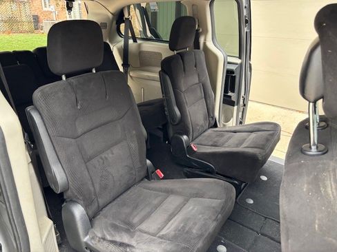 Used 2014 Dodge Grand Caravan SXT image 17