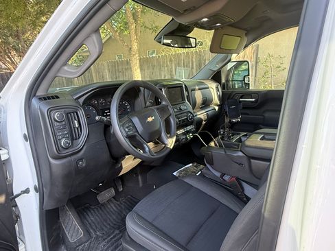 Used 2024 Chevrolet Silverado 2500 Custom w/ Custom Value Package AWD/4WD image 16