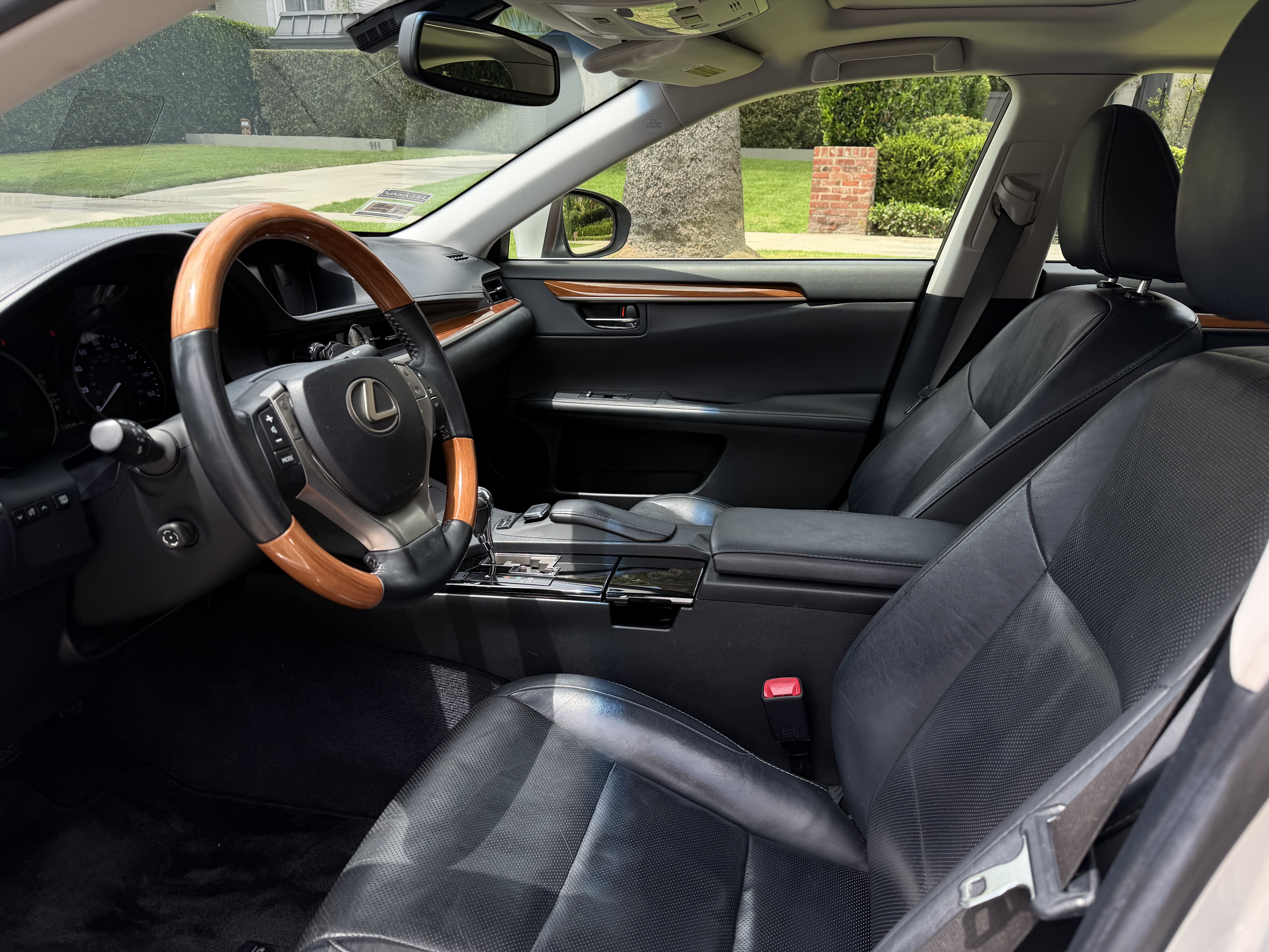 Used 2015 Lexus ES 300h w/ Navigation System Package FWD image 13
