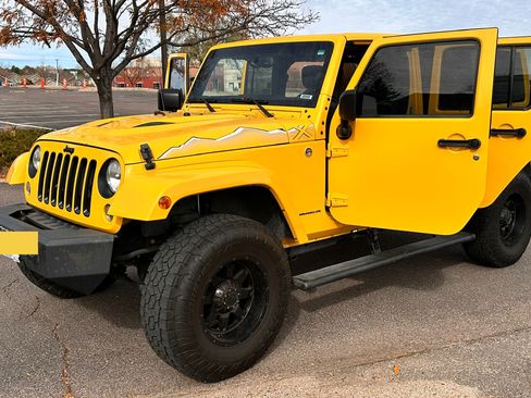 Used 2015 Jeep Wrangler Unlimited Sahara image 15