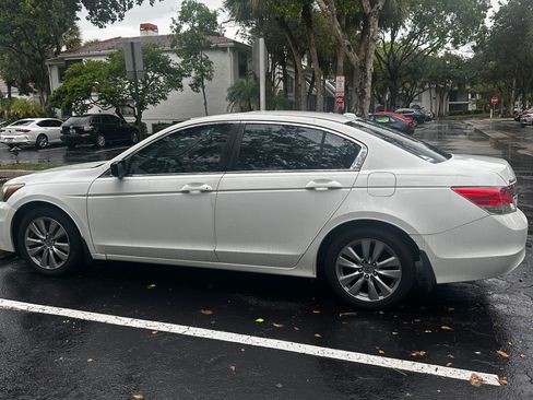 Used 2011 Honda Accord EX-L image 1