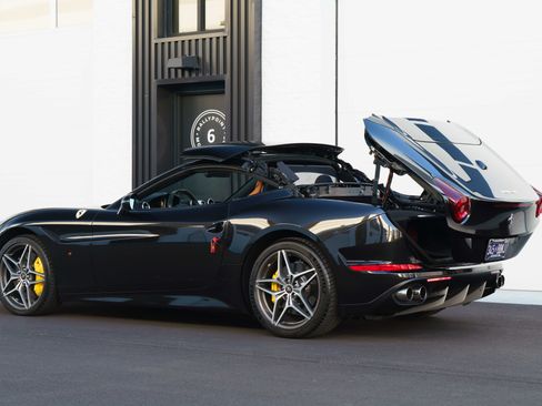 Used 2015 Ferrari California T image 6