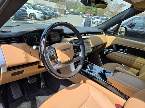 Used 2025 Land Rover Range Rover SE image 8