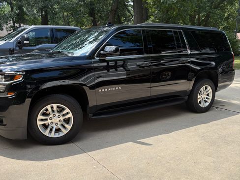 Used 2019 Chevrolet Suburban LT RWD image 10