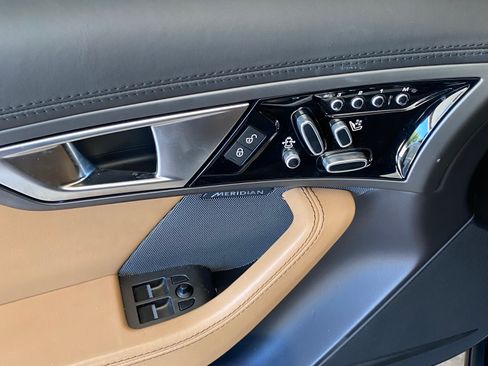 Used 2015 Jaguar F-TYPE Coupe 2D image 6