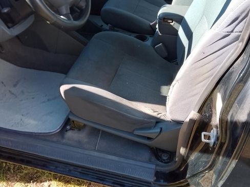 Used 2004 Nissan Frontier XE w/ (VTP) Value Truck Pkg image 9