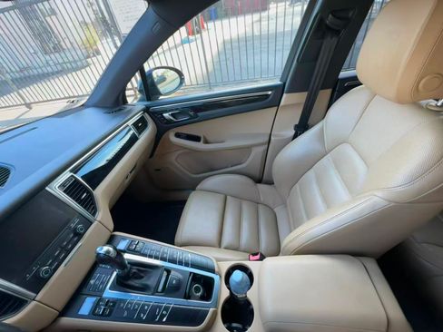 Used 2018 Porsche Macan S image 9