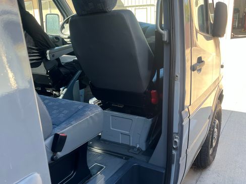 Used 2005 Dodge Sprinter 2500 w/ Cooling Group image 8