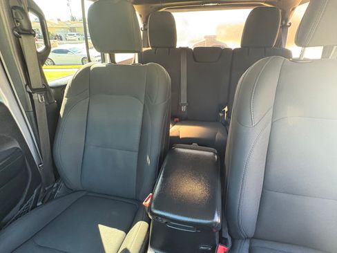 Used 2019 Jeep Wrangler Unlimited Sport S image 12