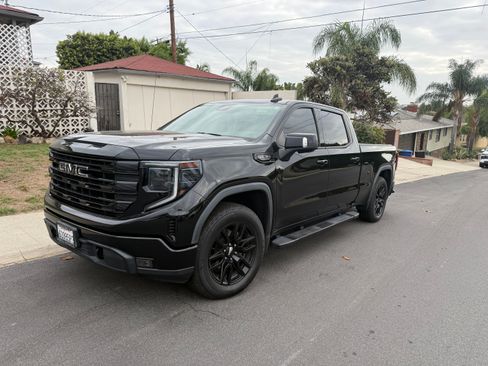 Used 2022 GMC Sierra 1500 Elevation w/ Elevation Premium Package AWD/4WD image 1