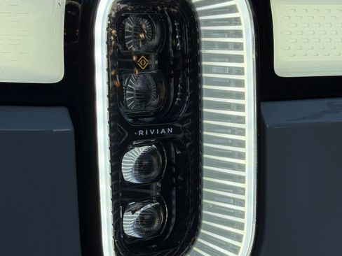 Used 2022 Rivian R1T Adventure image 10