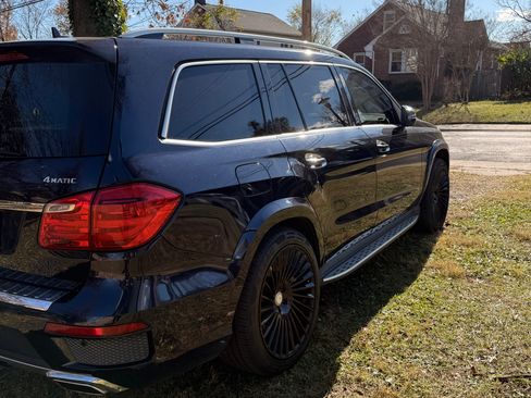 Used 2015 Mercedes-Benz GL 550 4MATIC w/ Driver Assistance Package image 9