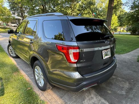 Used 2018 Ford Explorer XLT w/ Equipment Group 201A AWD/4WD image 6