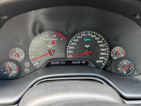 Used 2000 Chevrolet Corvette Coupe image 24