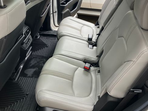 Used 2024 Honda Pilot Touring image 15