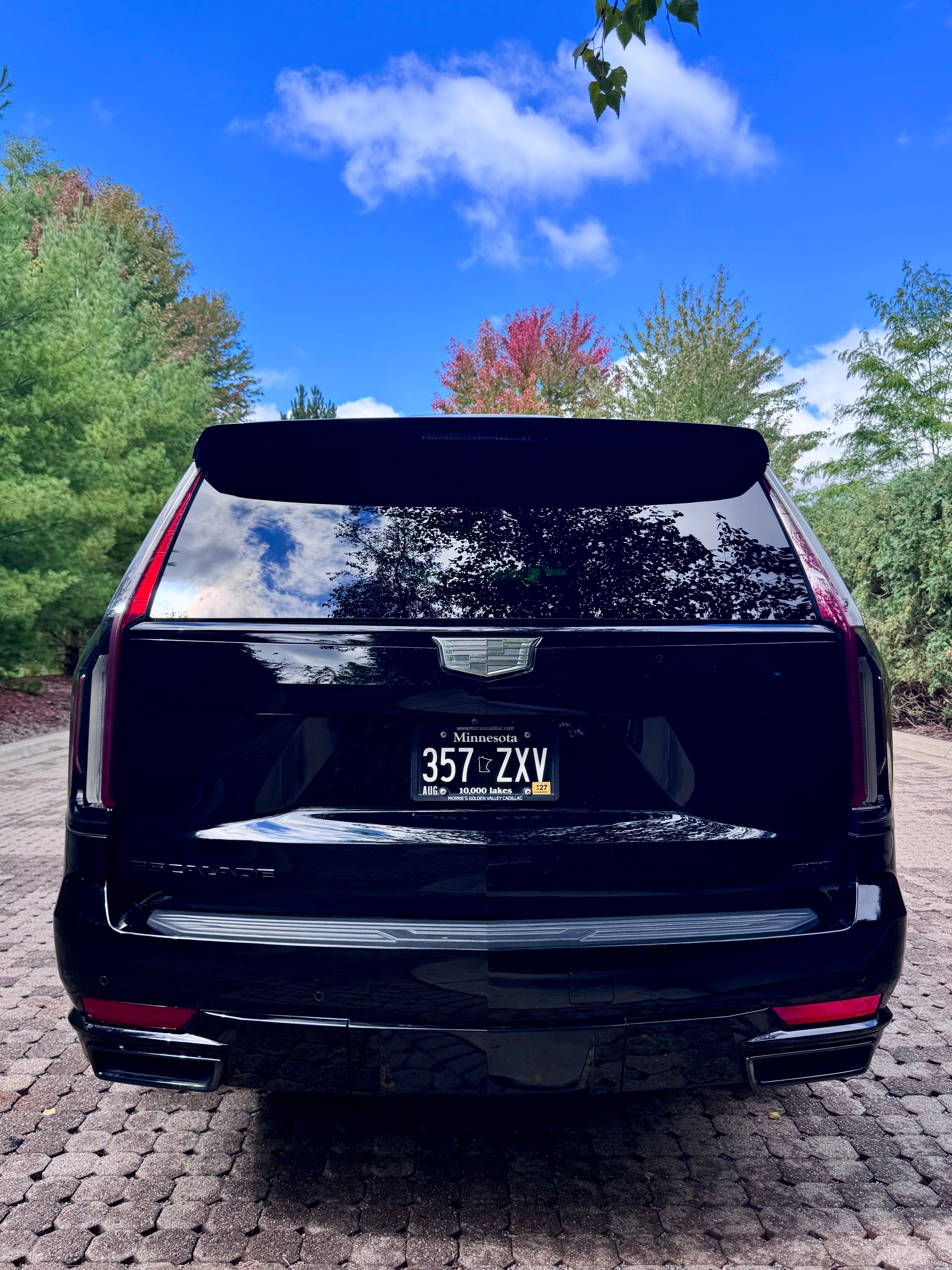 Used 2024 Cadillac Escalade Sport Platinum w/ LPO, ONYX Package AWD/4WD image 4