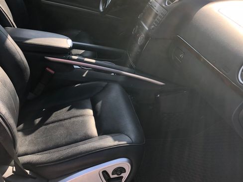 Used 2011 Mercedes-Benz GL 550 4MATIC image 21