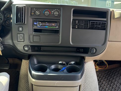 Used 2003 Chevrolet Express 1500 Van 3D w/ Preferred Equipment Group 4 image 22