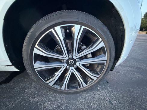 Used 2023 Volvo XC60 B5 Ultimate w/ Climate Package FWD image 19