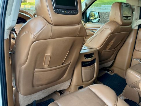 Used 2016 Cadillac Escalade Platinum AWD/4WD image 17