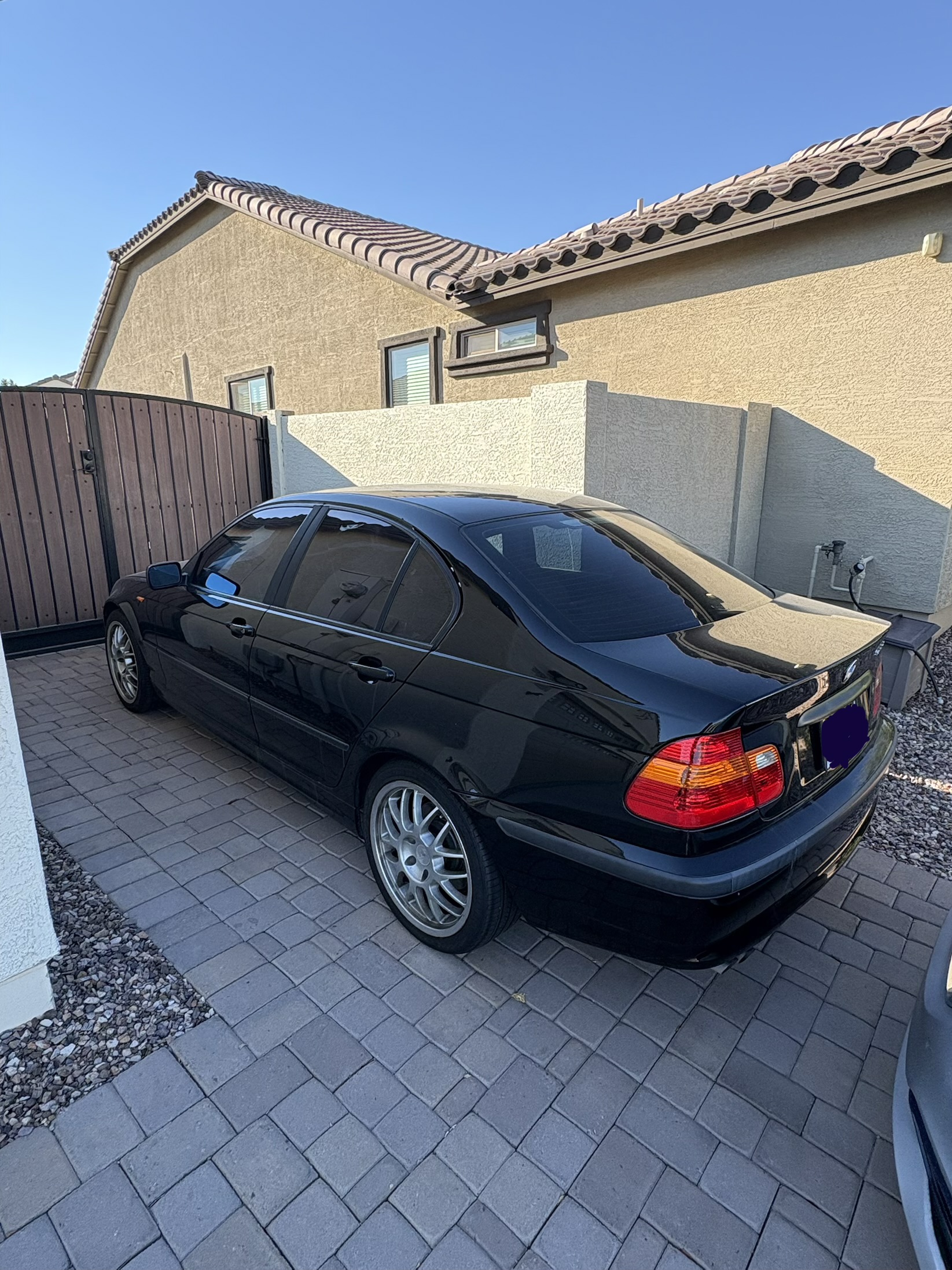Used 2002 BMW 325i Sedan RWD image 4