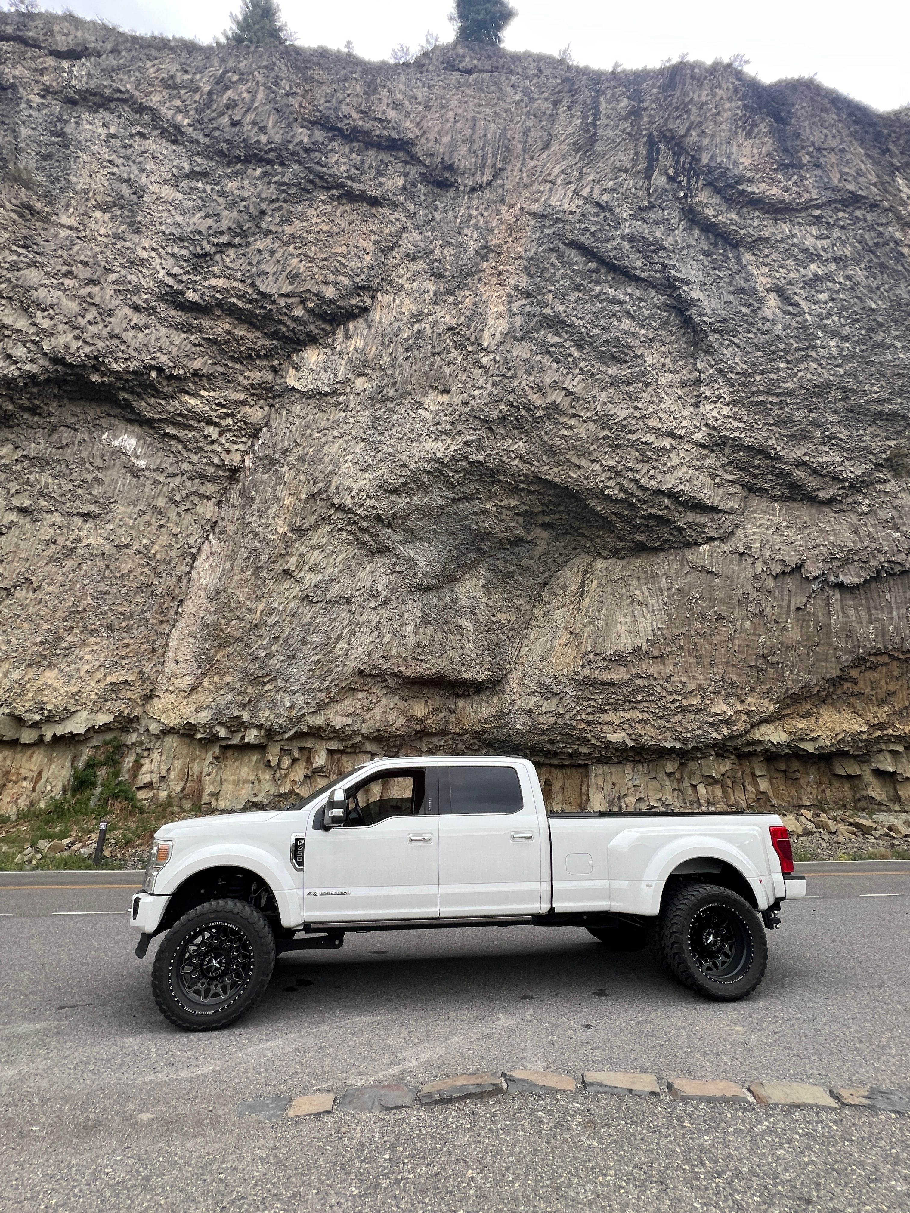 Used 2020 Ford F450 Platinum w/ FX4 Off-Road Package AWD/4WD image 2