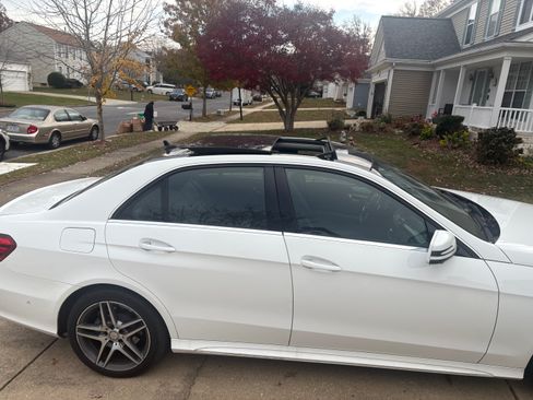 Used 2014 Mercedes-Benz E 350 4MATIC Sedan image 4