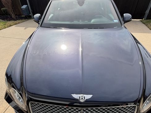 Used 2021 Bentley Bentayga image 1