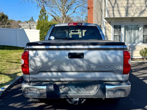 Used 2017 Toyota Tundra SR5 w/ SR5 Upgrade Package AWD/4WD image 4