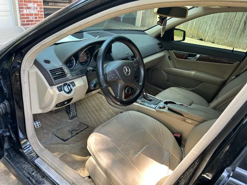 Used 2011 Mercedes-Benz C 300 4MATIC Sedan image 11