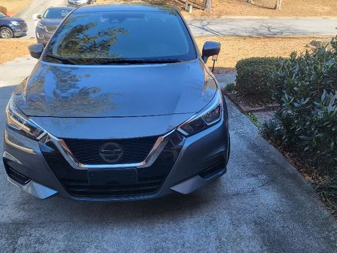 Used 2020 Nissan Versa SV image 4