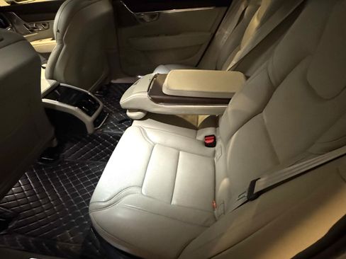Used 2022 Volvo S90 B6 Inscription w/ Advanced Package image 4