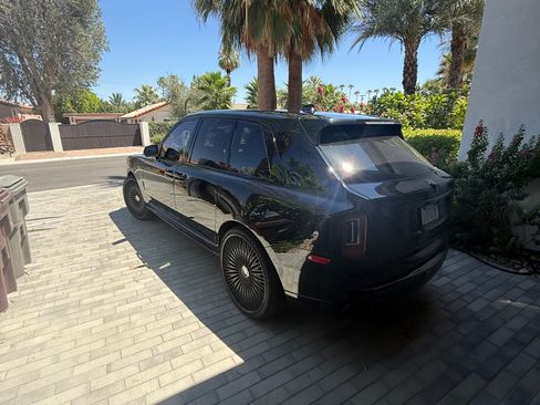 Used 2022 Rolls-Royce Cullinan Black Badge AWD/4WD image 10