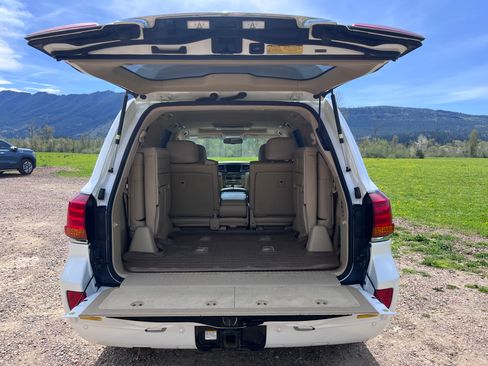 Used 2010 Lexus LX 570 4WD image 8