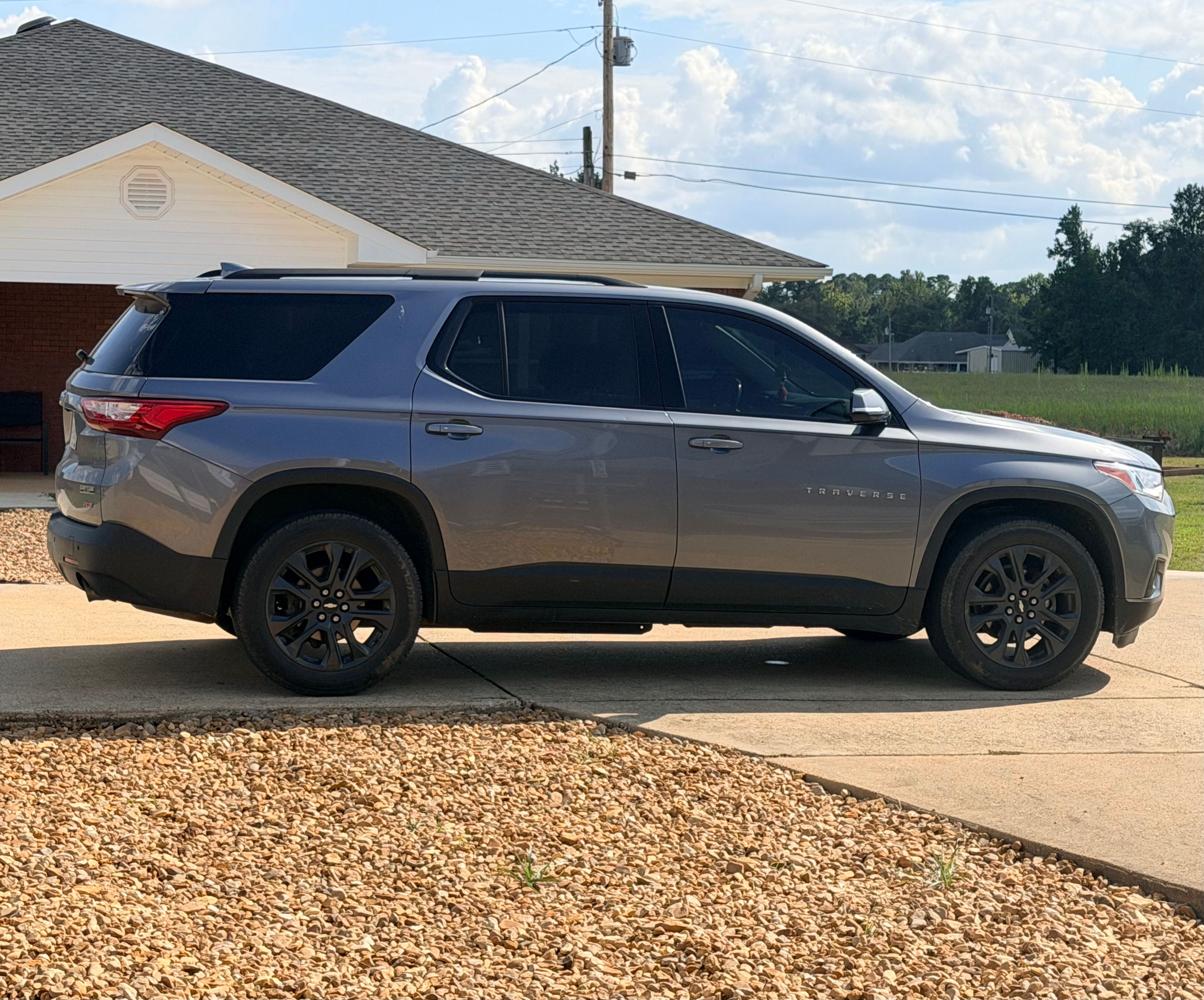 Used 2020 Chevrolet Traverse RS w/ LPO, Floor Liner Package FWD image 2