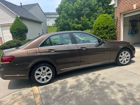 Used 2014 Mercedes-Benz E 350 4MATIC Sedan image 1
